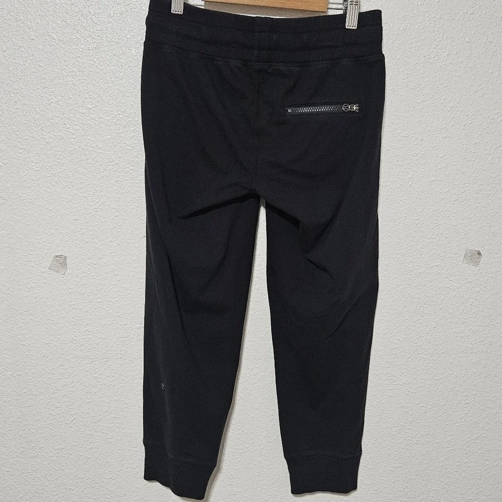Lululemon cropped jogger style pants size 4